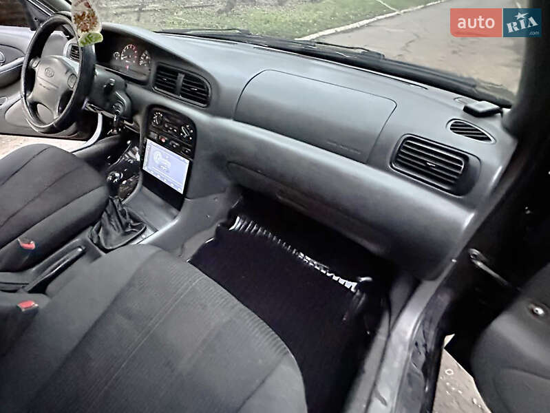 Седан Kia Clarus 1997 в Одессе