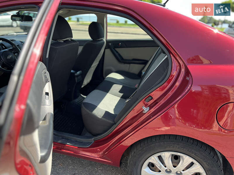 Седан Kia Forte 2010 в Черкассах