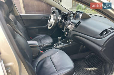 Седан Kia Forte 2010 в Чернівцях