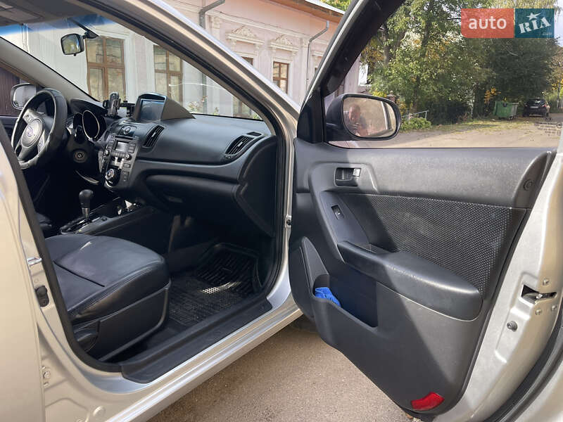 Седан Kia Forte 2010 в Черновцах