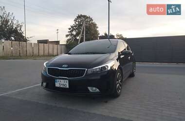 Седан Kia Forte 2016 в Ужгороді