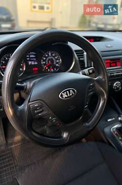 Седан Kia Forte 2013 в Кривом Роге