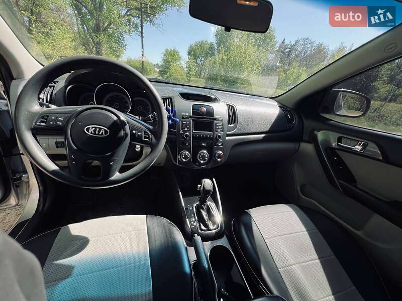 Седан Kia Forte 2012 в Новомосковске