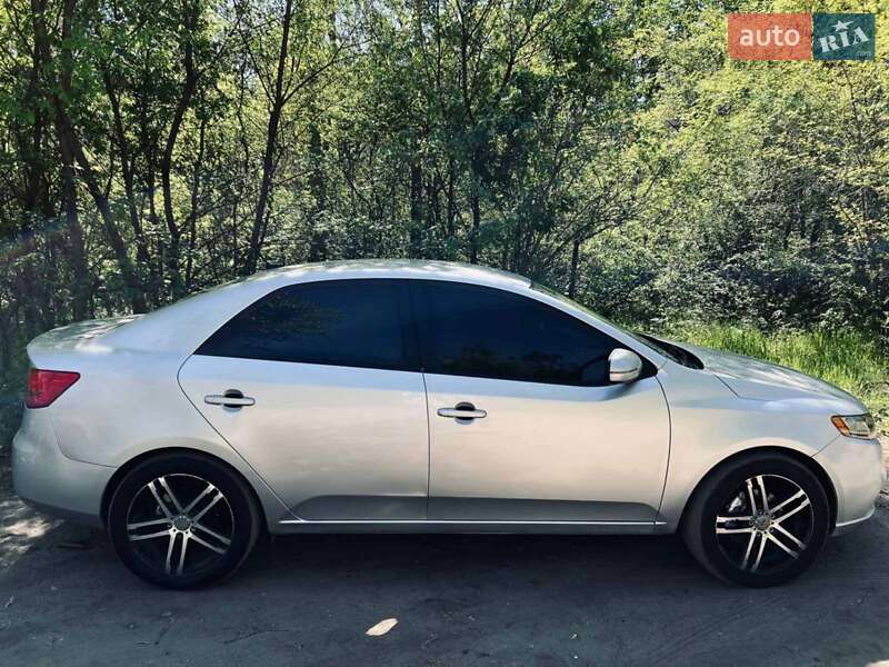 Седан Kia Forte 2012 в Новомосковске