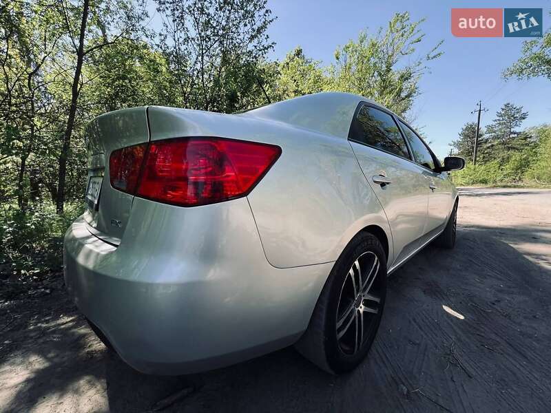 Седан Kia Forte 2012 в Новомосковске