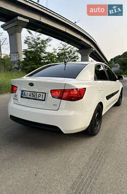 Седан Kia Forte 2010 в 