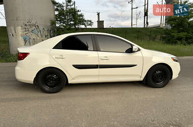 Седан Kia Forte 2010 в 