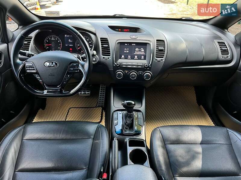 Хэтчбек Kia Forte 2017 в Умани