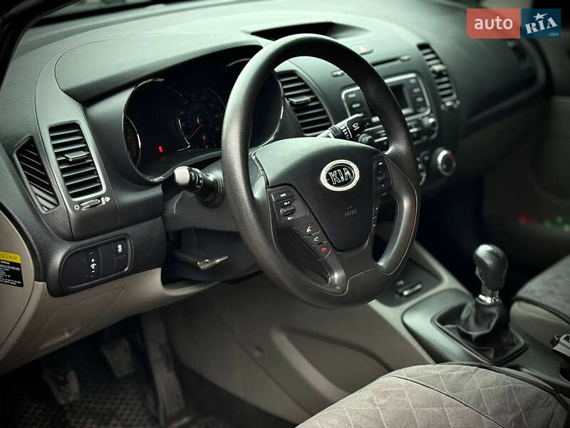 Седан Kia Forte 2015 в Запорожье
