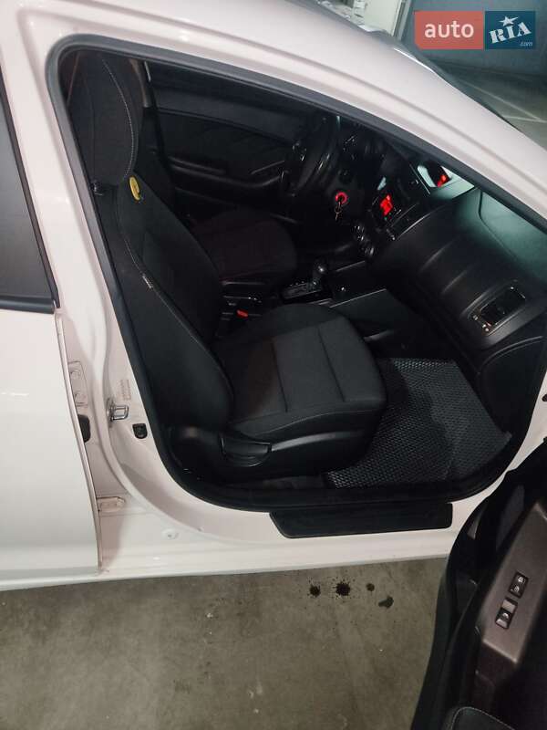 Хэтчбек Kia Forte 2016 в Киеве