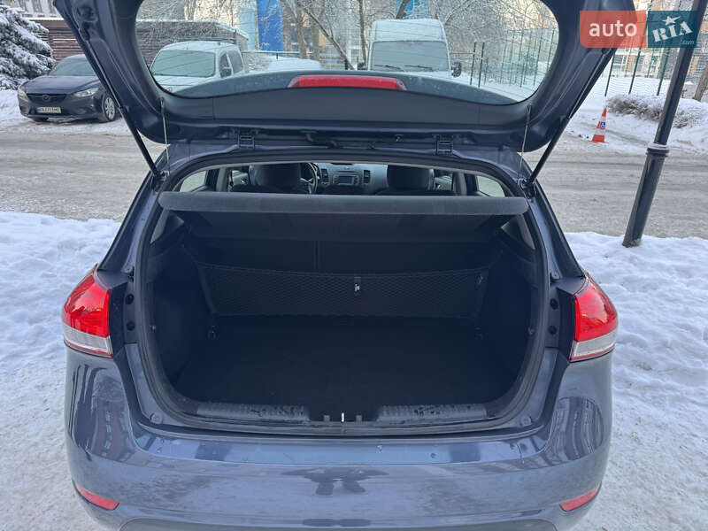 Хэтчбек Kia Forte 2015 в Киеве