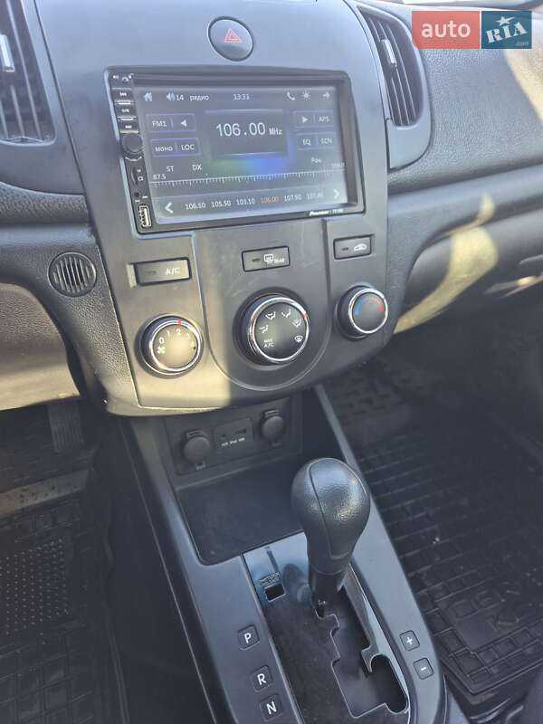 Купе Kia Forte 2010 в Киеве