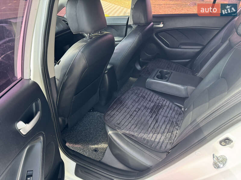 Хэтчбек Kia K3 2013 в Киеве