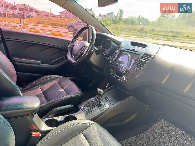 Хэтчбек Kia K3 2013 в Киеве