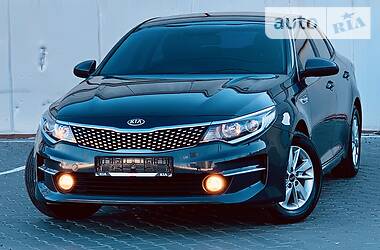 Седан Kia K5 2016 в 