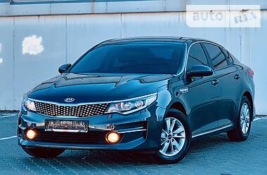 Седан Kia K5 2016 в 