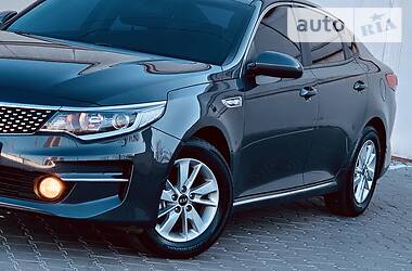 Седан Kia K5 2016 в 