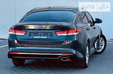 Седан Kia K5 2016 в 