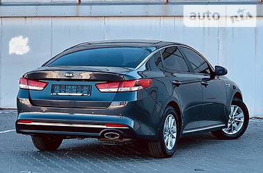 Седан Kia K5 2016 в 