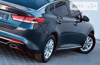 Седан Kia K5 2016 в 