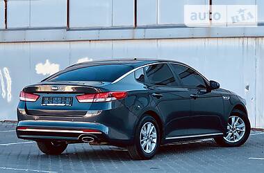 Седан Kia K5 2016 в 