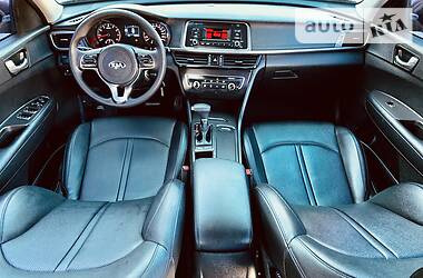 Седан Kia K5 2016 в 