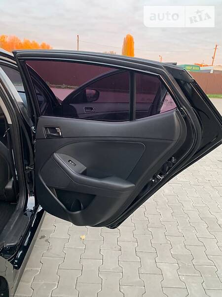 Седан Kia K5 2014 в Барышевке