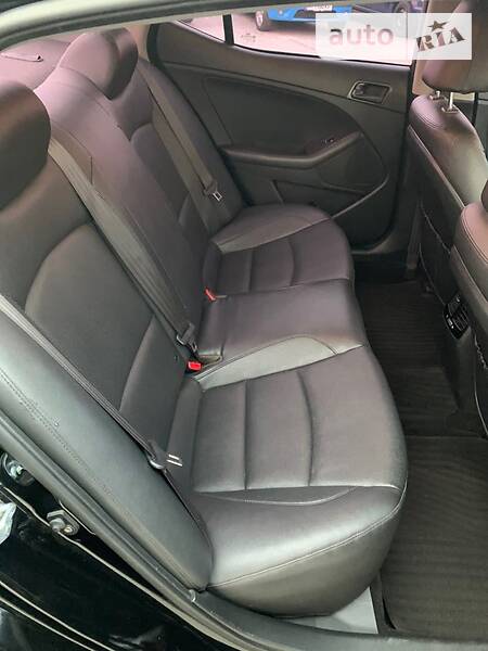 Седан Kia K5 2014 в Барышевке