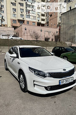 Седан Kia K5 2016 в Запорожье