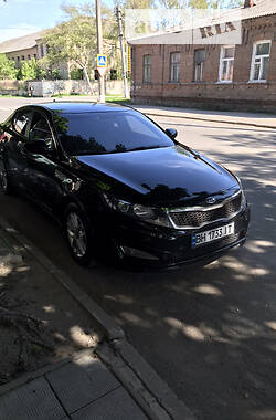 Седан Kia K5 2011 в Ромнах