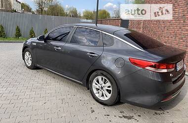Седан Kia K5 2017 в 