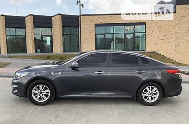 Седан Kia K5 2017 в 