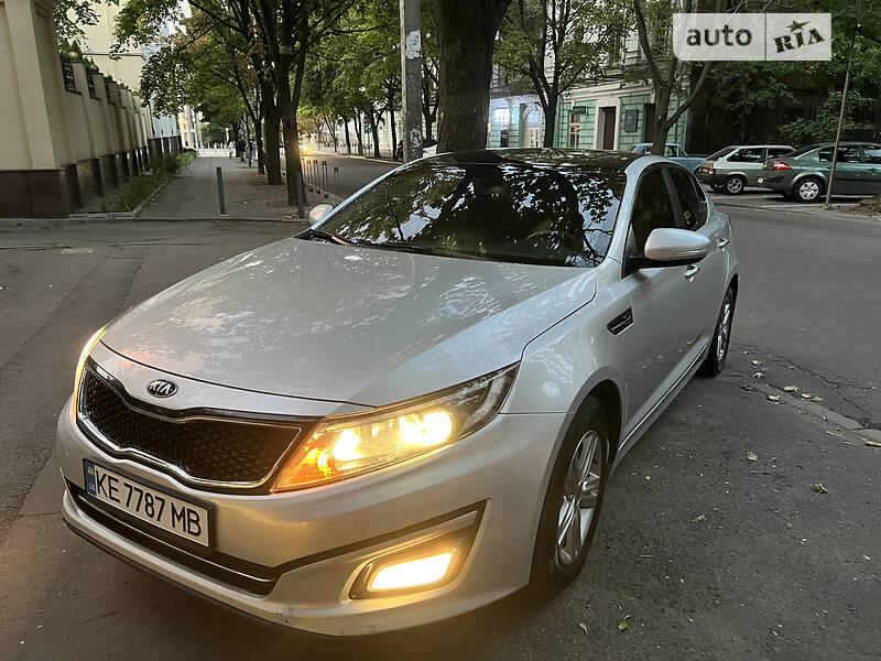 Седан Kia K5 2013 в Дніпрі