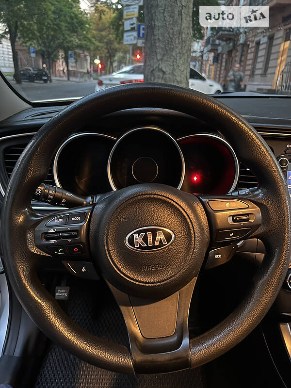 Седан Kia K5 2013 в Дніпрі