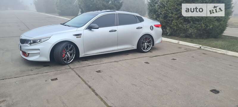 Седан Kia K5 2015 в Ізмаїлі