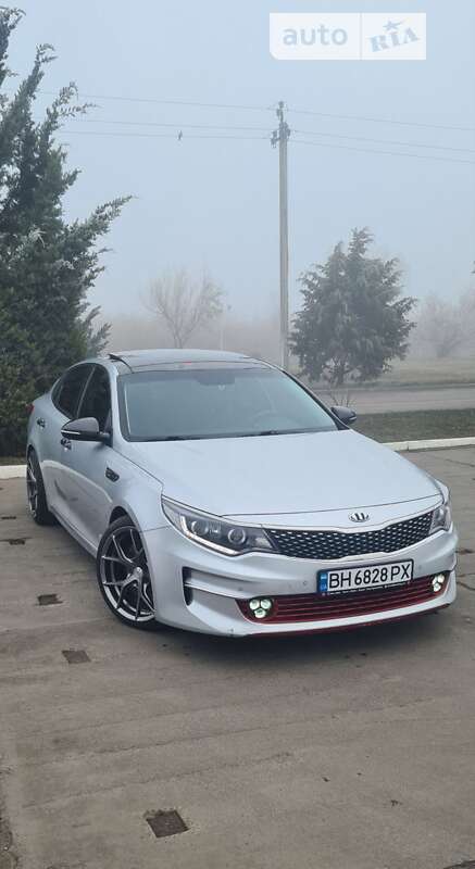 Седан Kia K5 2015 в Ізмаїлі