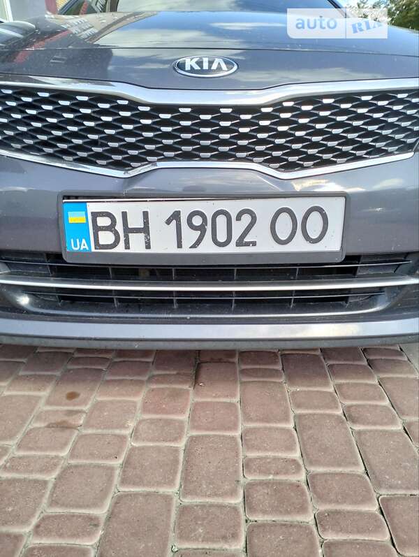 Седан Kia K5 2016 в Ровно
