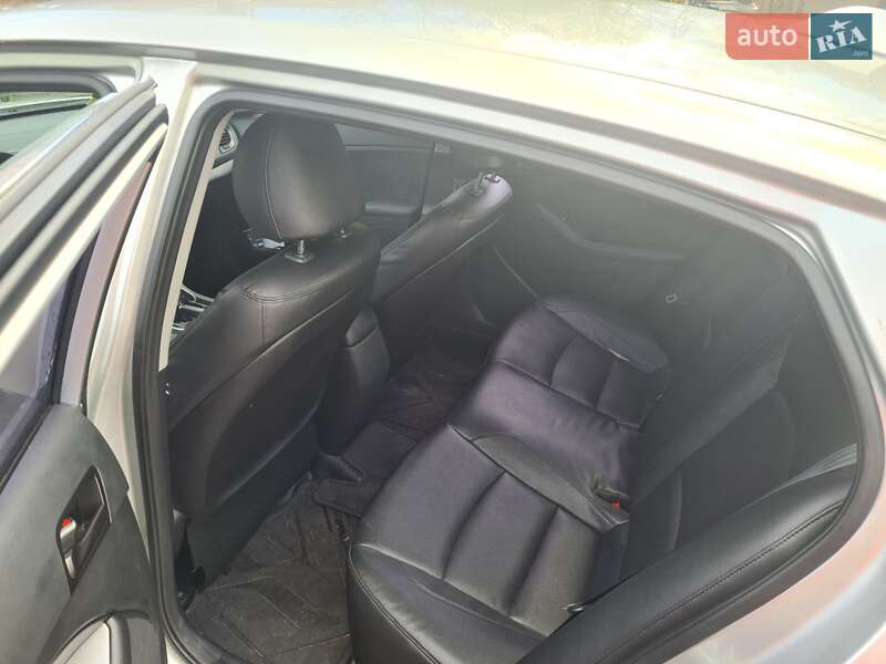 Седан Kia K5 2014 в Киеве