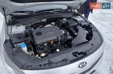 Седан Kia K5 2015 в 