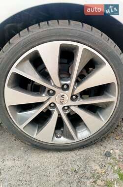 Седан Kia K5 2015 в 