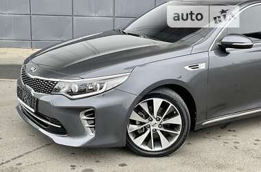 Седан Kia K5 2016 в Одессе