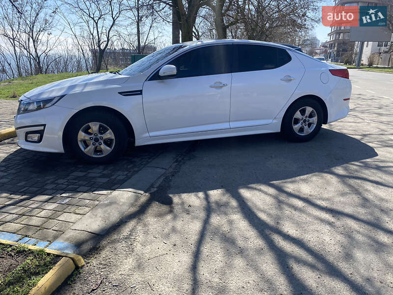 Седан Kia K5 2015 в Одессе