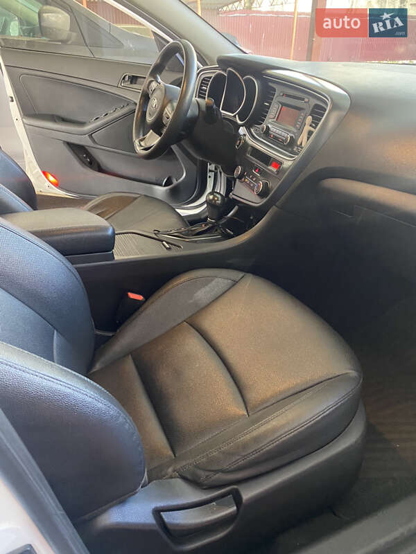 Седан Kia K5 2015 в Одессе