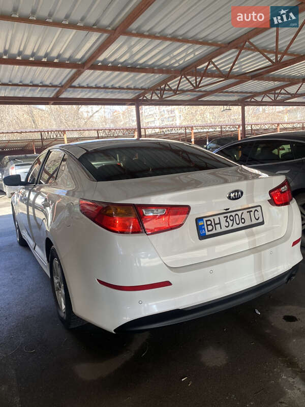 Седан Kia K5 2015 в Одессе