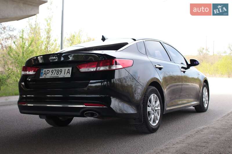 Седан Kia K5 2016 в Запорожье