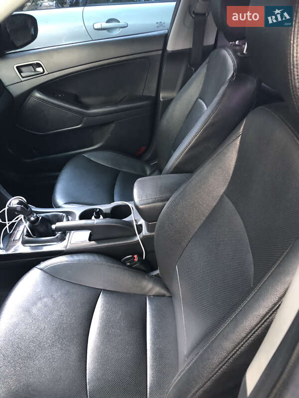 Седан Kia K5 2014 в Каменец-Подольском
