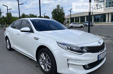 Седан Kia K5 2017 в Днепре