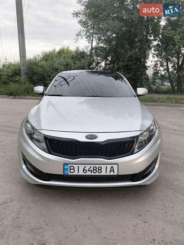 Седан Kia K5 2012 в Полтаве