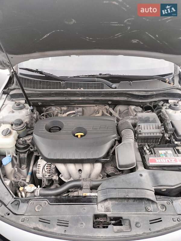 Седан Kia K5 2012 в Полтаве
