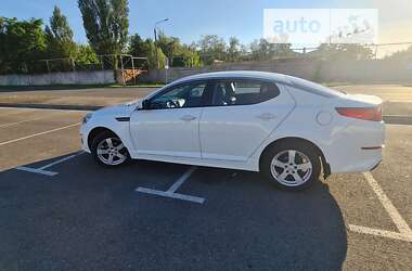 Седан Kia K5 2014 в Киеве